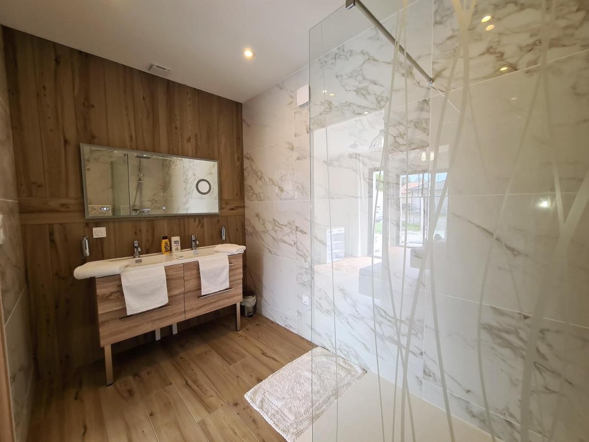 La Suite De La Route Des Chateaux Arsac 外观 照片